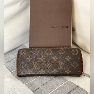 Louis Vuitton zippy wallet